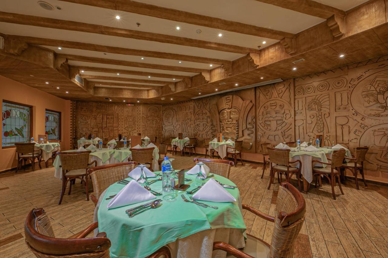 Titanic Palace Families And Couples Only Hurghada Luaran gambar The restaurant at the resort