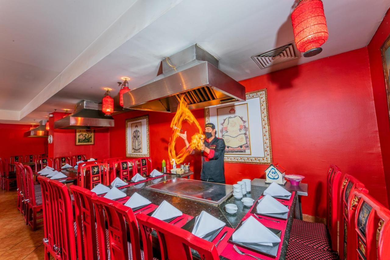 Titanic Palace Families And Couples Only Hurghada Luaran gambar A teppanyaki restaurant in Warsaw, Poland
