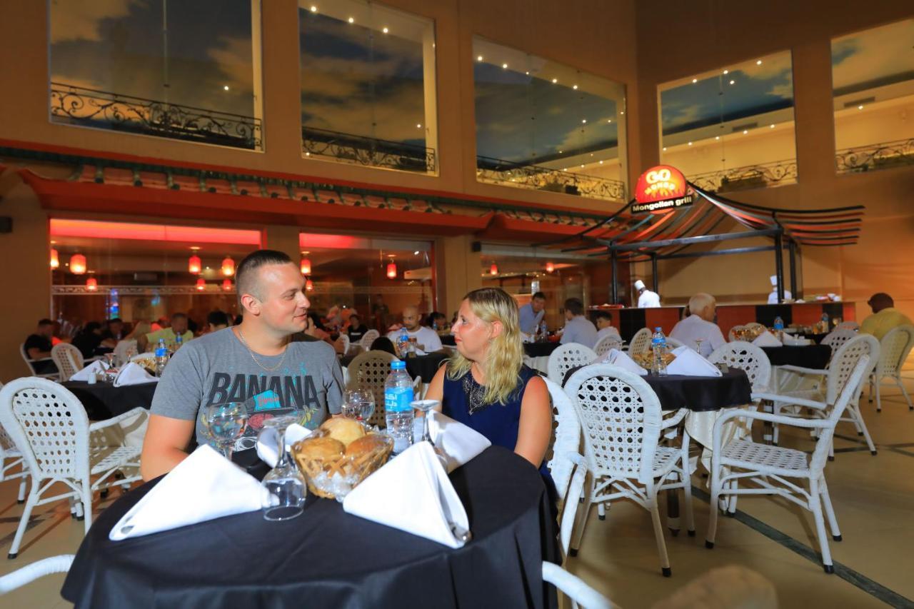 Titanic Palace Families And Couples Only Hurghada Luaran gambar The interior of the restaurant
