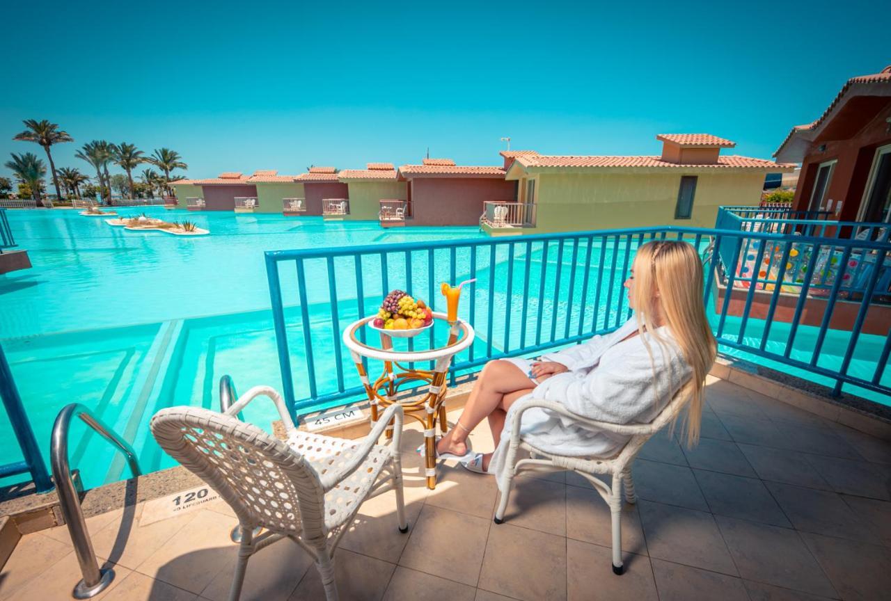 Titanic Palace Families And Couples Only Hurghada Luaran gambar A woman relaxing at a hotel