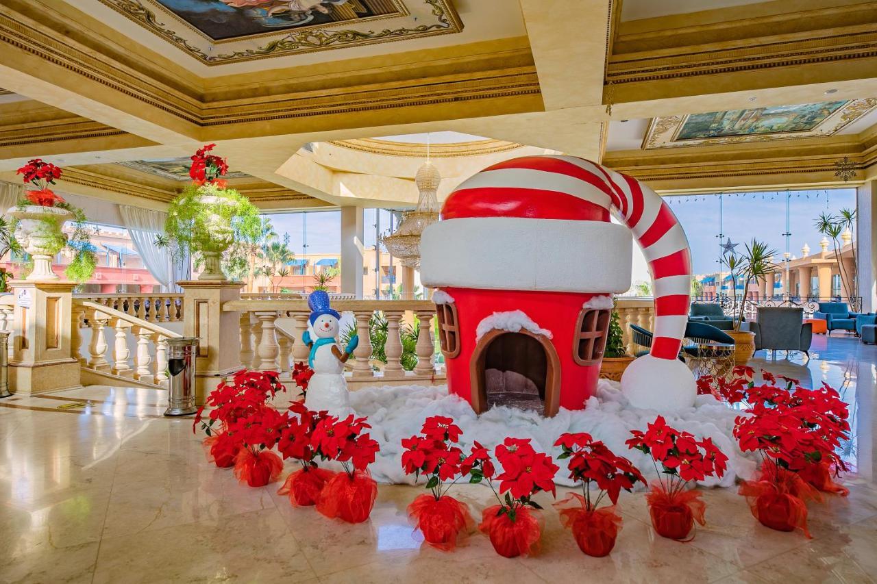 Titanic Palace Families And Couples Only Hurghada Luaran gambar The lobby of the Wynn Las Vegas decorated for the holiday season.
